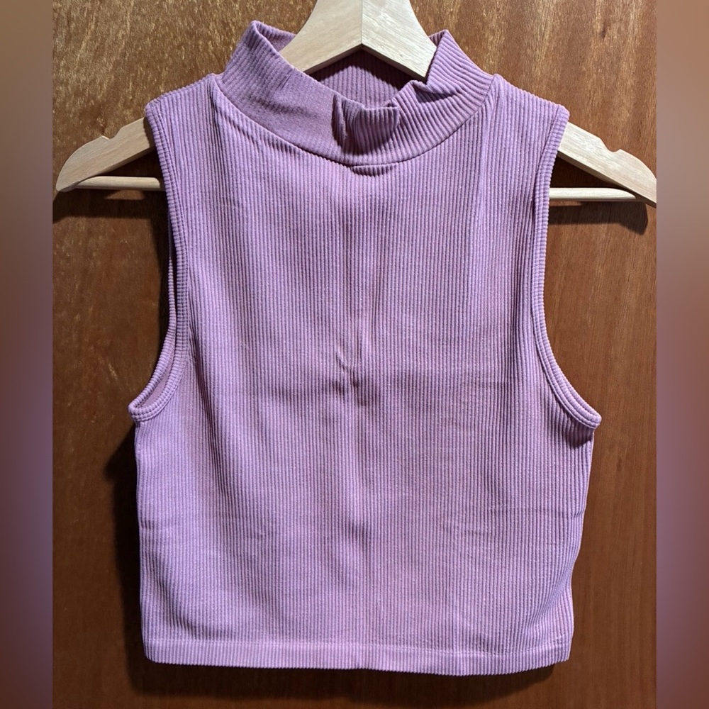 Sleeveless Mock Neck Ribbed Crop Top - Lavender